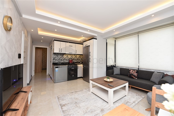 شقة جديدة - غرفة وصالة مفروشة -ضمن مجمع سكني في مركز الانيا 