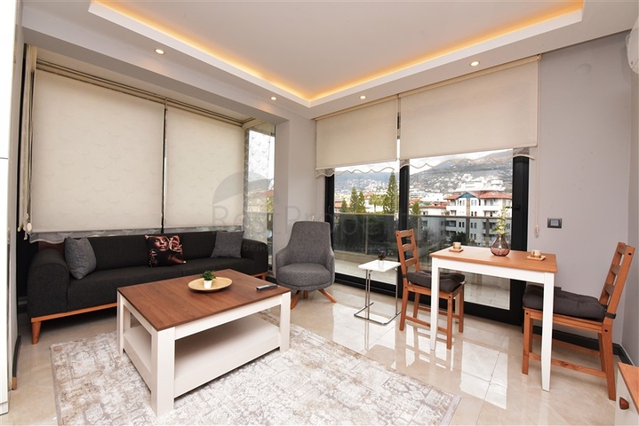 شقة جديدة - غرفة وصالة مفروشة -ضمن مجمع سكني في مركز الانيا 