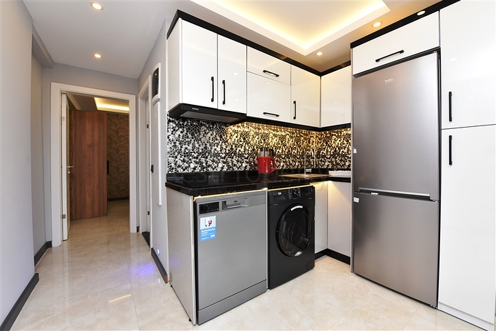 شقة جديدة - غرفة وصالة مفروشة -ضمن مجمع سكني في مركز الانيا 