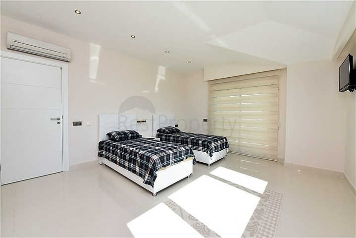 اطلالة بحر - دوبلكس فاخرة 3 غرف وصالة - ضمن مجمع بخدمات 5 نجوم - في كارجيجاك / الانيا 