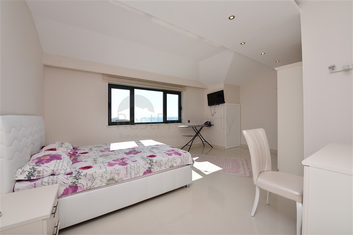 اطلالة بحر - دوبلكس فاخرة 3 غرف وصالة - ضمن مجمع بخدمات 5 نجوم - في كارجيجاك / الانيا 