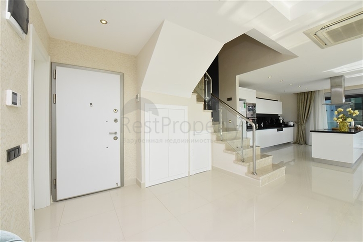 اطلالة بحر - دوبلكس فاخرة 3 غرف وصالة - ضمن مجمع بخدمات 5 نجوم - في كارجيجاك / الانيا 