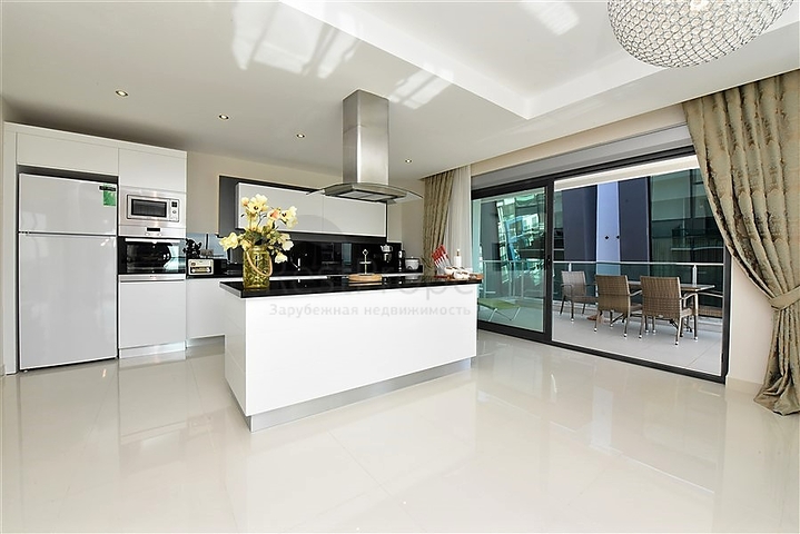 اطلالة بحر - دوبلكس فاخرة 3 غرف وصالة - ضمن مجمع بخدمات 5 نجوم - في كارجيجاك / الانيا 