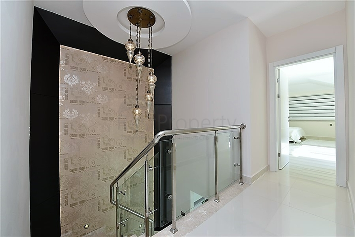 اطلالة بحر - دوبلكس فاخرة 3 غرف وصالة - ضمن مجمع بخدمات 5 نجوم - في كارجيجاك / الانيا 