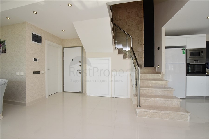 اطلالة بحر - دوبلكس فاخرة 3 غرف وصالة - ضمن مجمع بخدمات 5 نجوم - في كارجيجاك / الانيا 