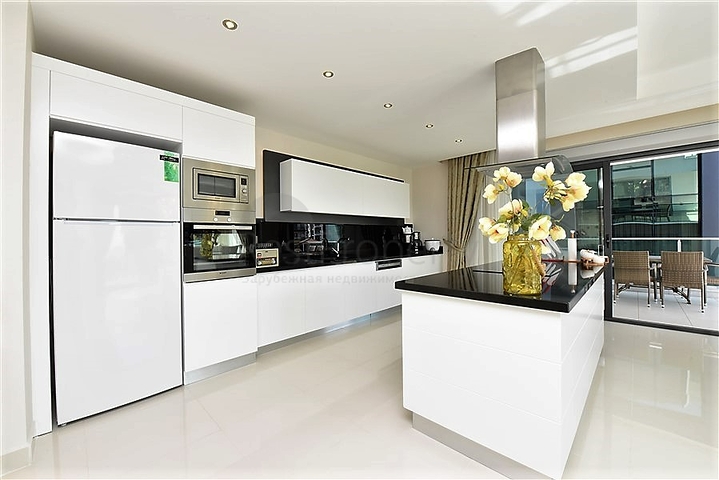 اطلالة بحر - دوبلكس فاخرة 3 غرف وصالة - ضمن مجمع بخدمات 5 نجوم - في كارجيجاك / الانيا 