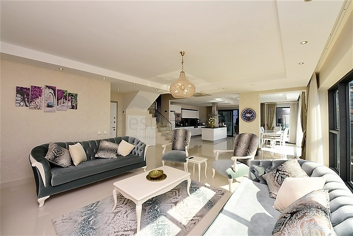 اطلالة بحر - دوبلكس فاخرة 3 غرف وصالة - ضمن مجمع بخدمات 5 نجوم - في كارجيجاك / الانيا 