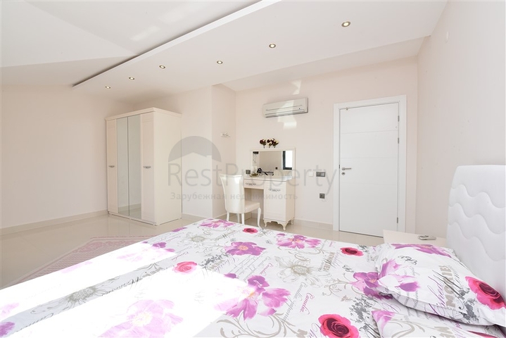 اطلالة بحر - دوبلكس فاخرة 3 غرف وصالة - ضمن مجمع بخدمات 5 نجوم - في كارجيجاك / الانيا 