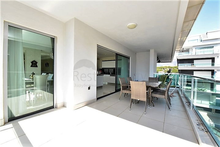 اطلالة بحر - دوبلكس فاخرة 3 غرف وصالة - ضمن مجمع بخدمات 5 نجوم - في كارجيجاك / الانيا 