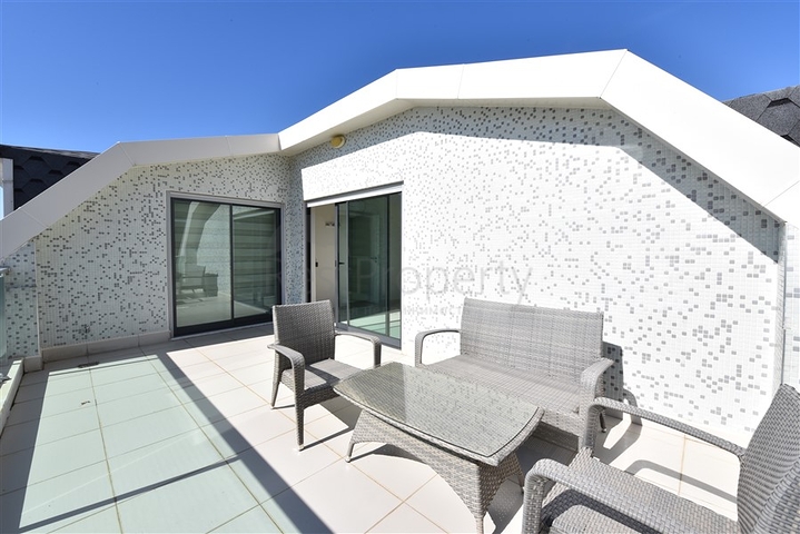 اطلالة بحر - دوبلكس فاخرة 3 غرف وصالة - ضمن مجمع بخدمات 5 نجوم - في كارجيجاك / الانيا 