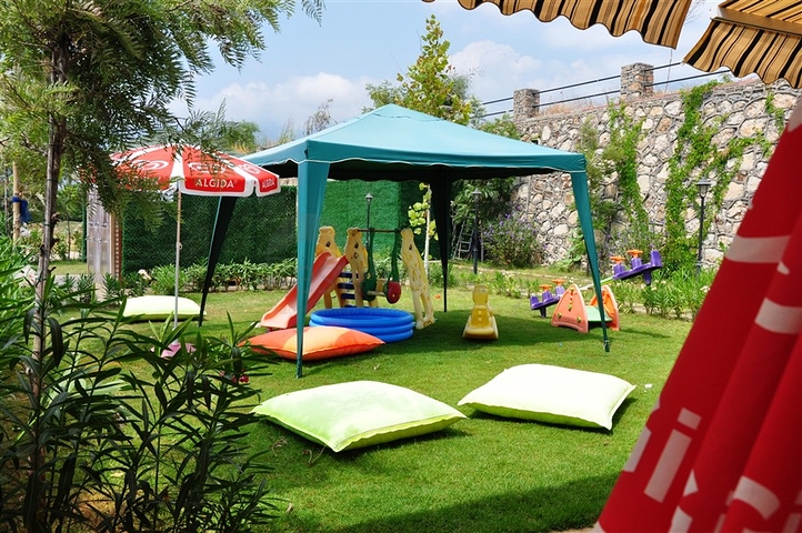 اطلالة بحر - دوبلكس فاخرة 3 غرف وصالة - ضمن مجمع بخدمات 5 نجوم - في كارجيجاك / الانيا 