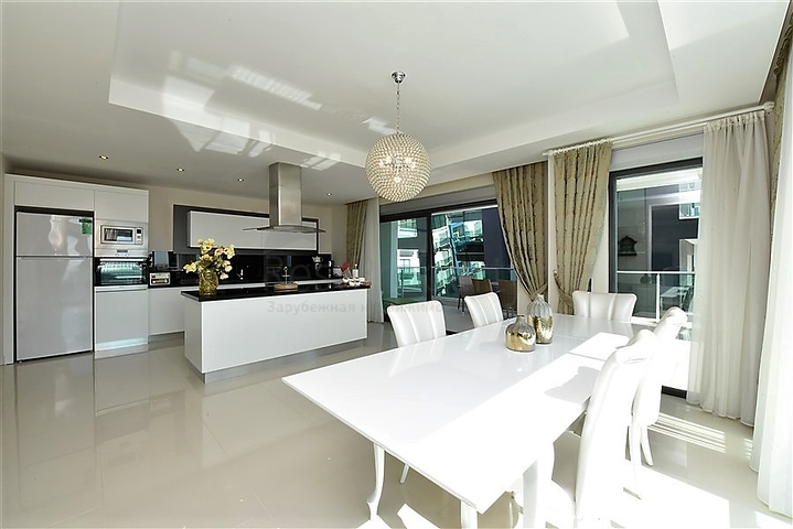 اطلالة بحر - دوبلكس فاخرة 3 غرف وصالة - ضمن مجمع بخدمات 5 نجوم - في كارجيجاك / الانيا 