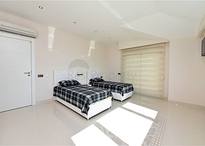 اطلالة بحر - دوبلكس فاخرة 3 غرف وصالة - ضمن مجمع بخدمات 5 نجوم - في كارجيجاك / الانيا 