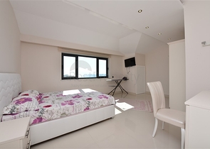 اطلالة بحر - دوبلكس فاخرة 3 غرف وصالة - ضمن مجمع بخدمات 5 نجوم - في كارجيجاك / الانيا 