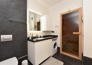 اطلالة بحر - دوبلكس فاخرة 3 غرف وصالة - ضمن مجمع بخدمات 5 نجوم - في كارجيجاك / الانيا 