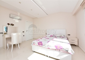 اطلالة بحر - دوبلكس فاخرة 3 غرف وصالة - ضمن مجمع بخدمات 5 نجوم - في كارجيجاك / الانيا 