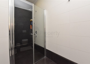 اطلالة بحر - دوبلكس فاخرة 3 غرف وصالة - ضمن مجمع بخدمات 5 نجوم - في كارجيجاك / الانيا 