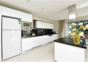 اطلالة بحر - دوبلكس فاخرة 3 غرف وصالة - ضمن مجمع بخدمات 5 نجوم - في كارجيجاك / الانيا 