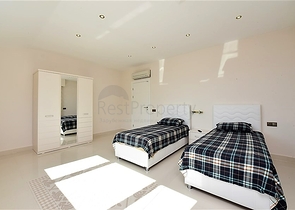 اطلالة بحر - دوبلكس فاخرة 3 غرف وصالة - ضمن مجمع بخدمات 5 نجوم - في كارجيجاك / الانيا 