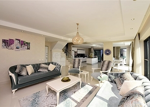 اطلالة بحر - دوبلكس فاخرة 3 غرف وصالة - ضمن مجمع بخدمات 5 نجوم - في كارجيجاك / الانيا 