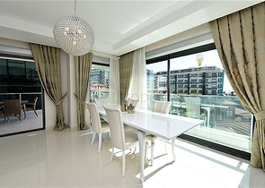 اطلالة بحر - دوبلكس فاخرة 3 غرف وصالة - ضمن مجمع بخدمات 5 نجوم - في كارجيجاك / الانيا 