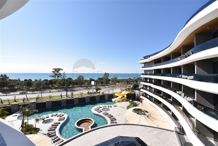 صف اول على البحر - شقة فاخرة غرفتين وصالة -ضمن مجمع 5 نجوم في كارجيجاك / الانيا 