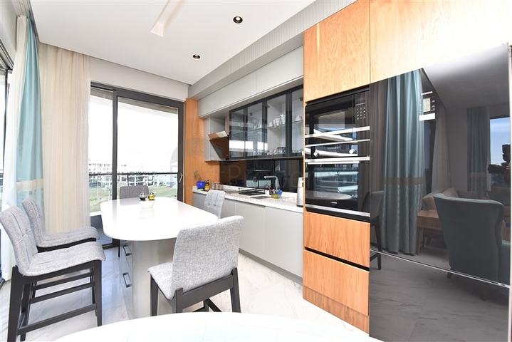 صف اول على البحر - شقة فاخرة غرفتين وصالة -ضمن مجمع 5 نجوم في كارجيجاك / الانيا 