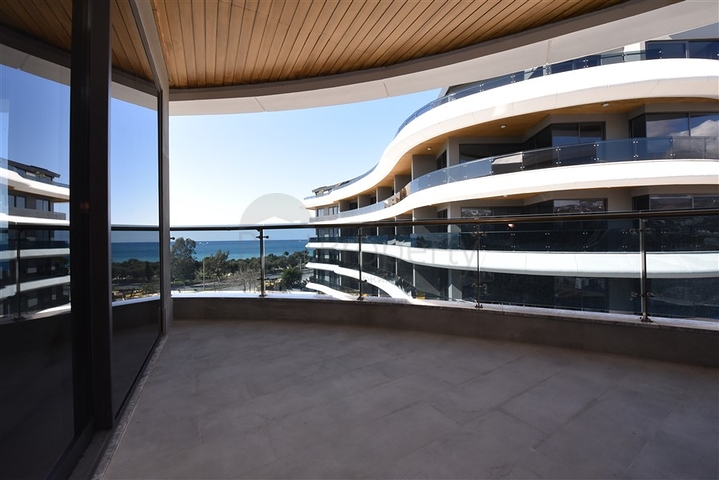 صف اول على البحر - شقة فاخرة غرفتين وصالة -ضمن مجمع 5 نجوم في كارجيجاك / الانيا 