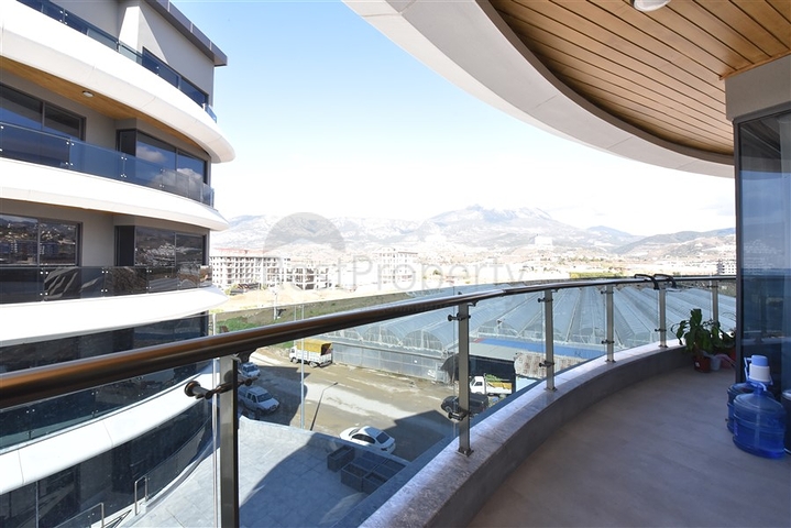 صف اول على البحر - شقة فاخرة غرفتين وصالة -ضمن مجمع 5 نجوم في كارجيجاك / الانيا 