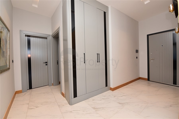 صف اول على البحر - شقة فاخرة غرفتين وصالة -ضمن مجمع 5 نجوم في كارجيجاك / الانيا 