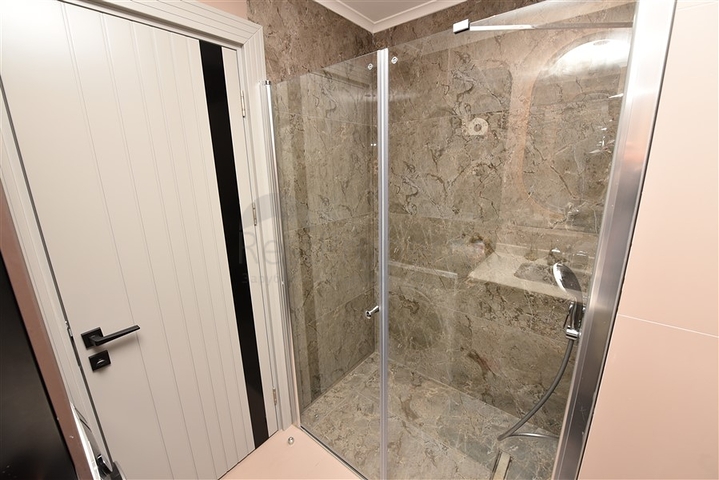 صف اول على البحر - شقة فاخرة غرفتين وصالة -ضمن مجمع 5 نجوم في كارجيجاك / الانيا 