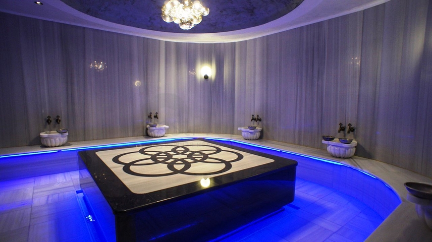 صف اول على البحر - شقة فاخرة غرفتين وصالة -ضمن مجمع 5 نجوم في كارجيجاك / الانيا 