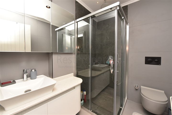 صف اول على البحر - شقة فاخرة غرفتين وصالة -ضمن مجمع 5 نجوم في كارجيجاك / الانيا 