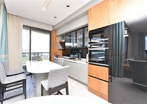 صف اول على البحر - شقة فاخرة غرفتين وصالة -ضمن مجمع 5 نجوم في كارجيجاك / الانيا 