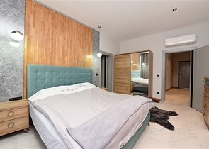 صف اول على البحر - شقة فاخرة غرفتين وصالة -ضمن مجمع 5 نجوم في كارجيجاك / الانيا 