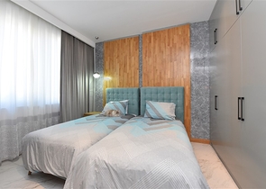 صف اول على البحر - شقة فاخرة غرفتين وصالة -ضمن مجمع 5 نجوم في كارجيجاك / الانيا 