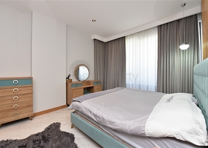 صف اول على البحر - شقة فاخرة غرفتين وصالة -ضمن مجمع 5 نجوم في كارجيجاك / الانيا 