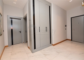 صف اول على البحر - شقة فاخرة غرفتين وصالة -ضمن مجمع 5 نجوم في كارجيجاك / الانيا 