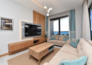 صف اول على البحر - شقة فاخرة غرفتين وصالة -ضمن مجمع 5 نجوم في كارجيجاك / الانيا 