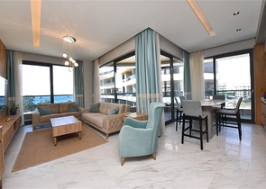 صف اول على البحر - شقة فاخرة غرفتين وصالة -ضمن مجمع 5 نجوم في كارجيجاك / الانيا 