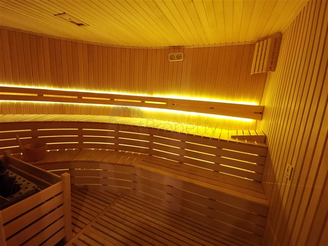 شقة غرفتين وصالة مفروشة -ضمن مجمع سكني حديث -في مركز الانيا 