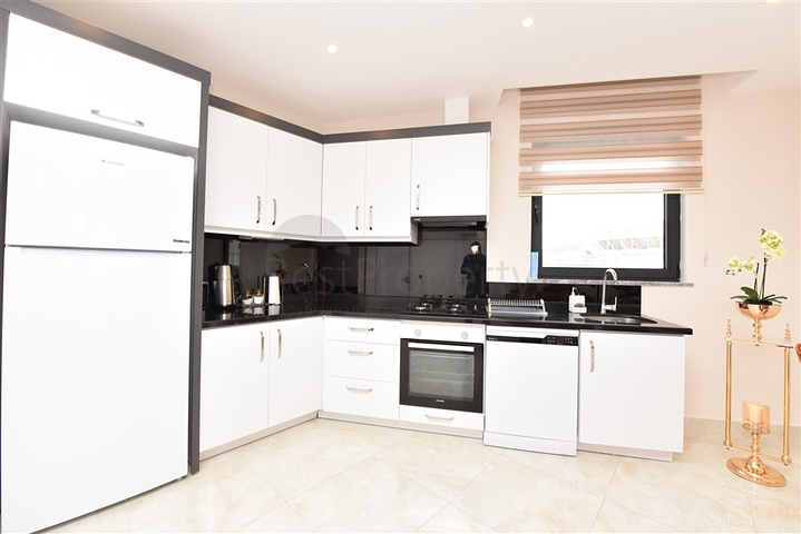 شقة غرفتين وصالة مفروشة -ضمن مجمع سكني حديث -في مركز الانيا 