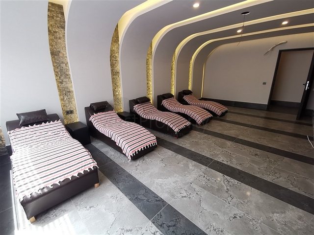 شقة غرفتين وصالة مفروشة -ضمن مجمع سكني حديث -في مركز الانيا 