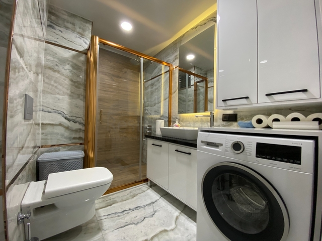 اطلالة بحر وقلعة - شقة غرفة وصالة واسعة -ضمن مجمع سكني في جيكجلي / الانيا 