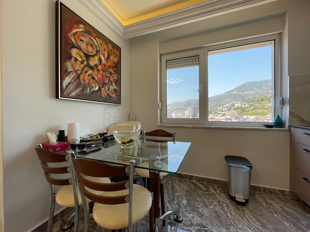 اطلالة بحر وقلعة - شقة غرفة وصالة واسعة -ضمن مجمع سكني في جيكجلي / الانيا 