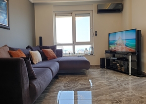 اطلالة بحر وقلعة - شقة غرفة وصالة واسعة -ضمن مجمع سكني في جيكجلي / الانيا 