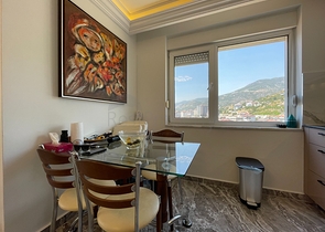 اطلالة بحر وقلعة - شقة غرفة وصالة واسعة -ضمن مجمع سكني في جيكجلي / الانيا 