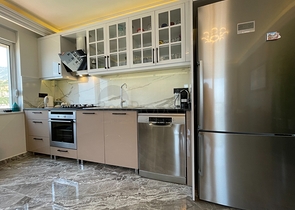 اطلالة بحر وقلعة - شقة غرفة وصالة واسعة -ضمن مجمع سكني في جيكجلي / الانيا 