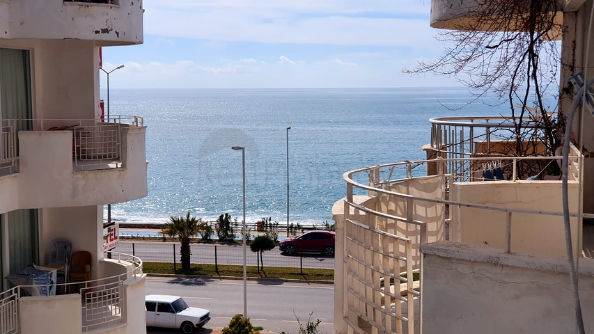 شقة صف اول على البحر - تصميم غرفتين وصالة مفروشة -في محمودلار / الانيا 