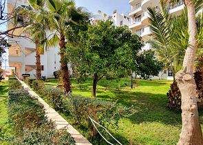 شقة صف اول على البحر - تصميم غرفتين وصالة مفروشة -في محمودلار / الانيا 